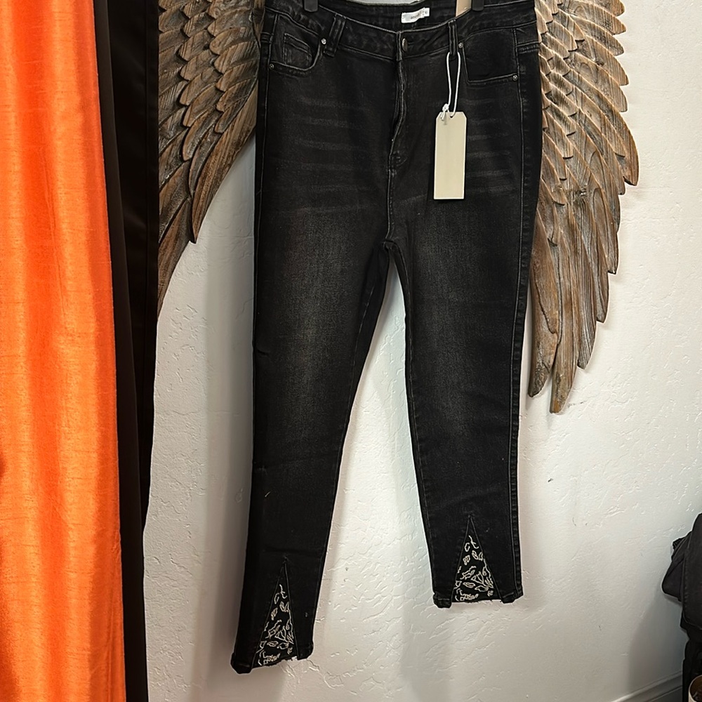 NWT black jeans with embroidery at bottom